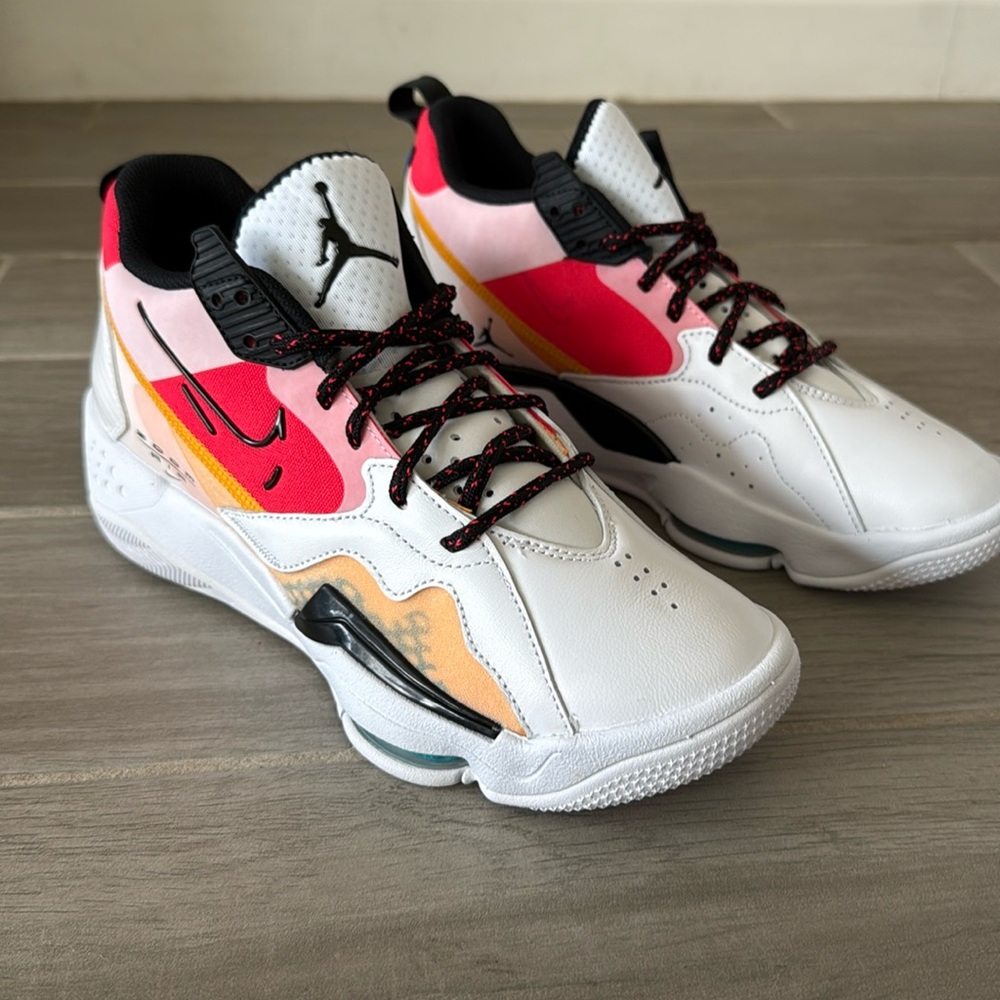 Nike Air Jordan women’s zoom ‘92  shoes size 10.5 NWT